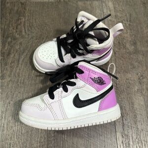 JORDAN 1 Mid Barely Grape Girls Sneakers